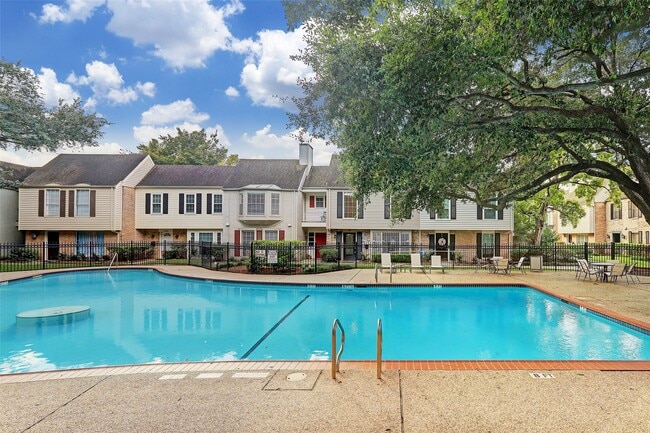 Building Photo - 13374 Trail Hollow Dr Unit 3374