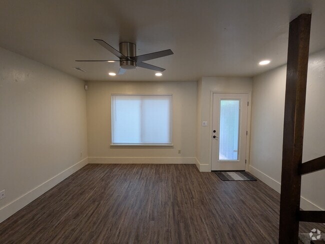 Building Photo - 562 Teal Ln Rental