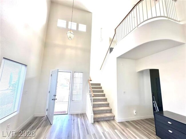 Photo - 5213 Longridge Ave