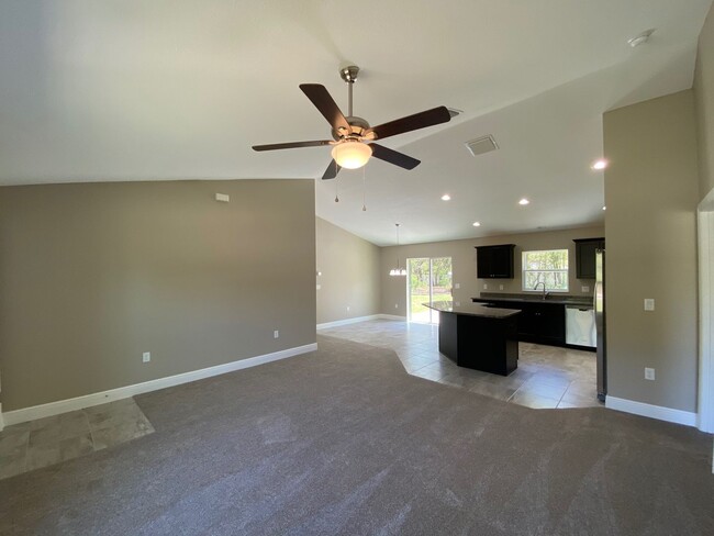 Photo - Desirable SW Ocala Neighborhood 4/2/2 *WON'T LAST*