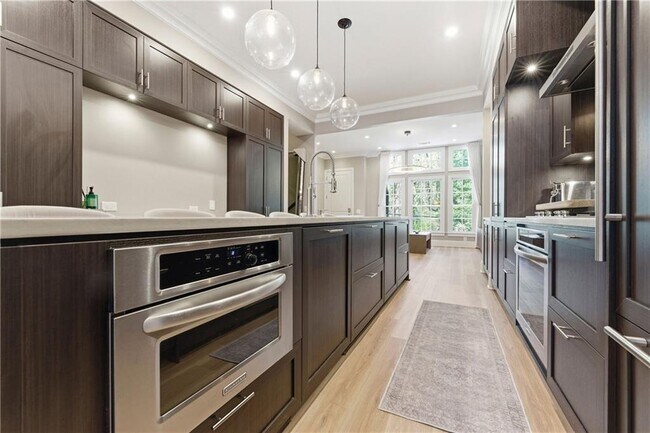 Photo - 2910 Hermance Dr NE