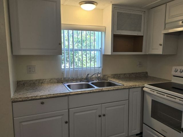 Photo - 106 49th Ave W