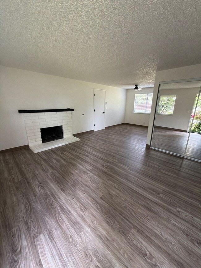 Photo - 1040 Lamplite Ln