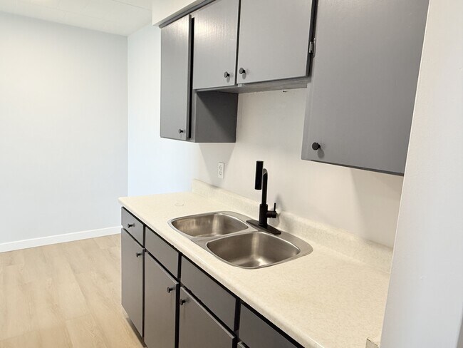 Photo - 591 Wellington Ave Unit 304