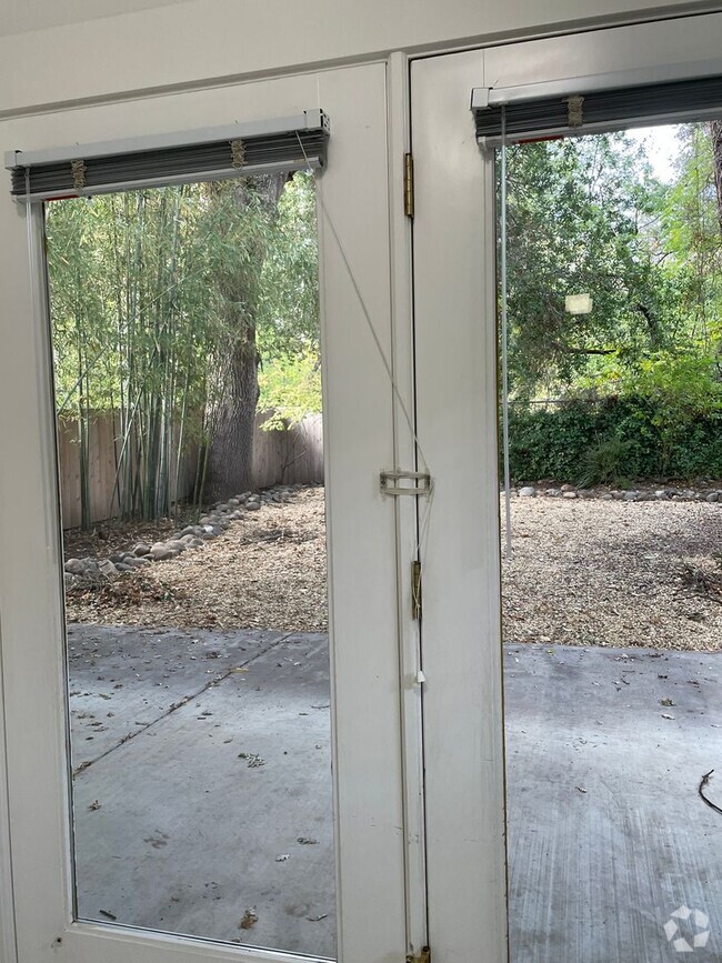 Building Photo - 2 Bedroom 1 1/2 Bath on Bidwell Park!! Rental