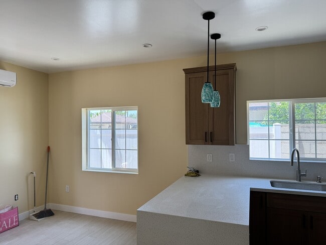 Photo - 1434 Elwood St