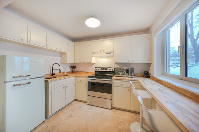 4379 Wilshire Blvd Unit C104