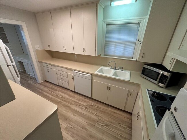 Photo - 807 Bouldin Ave
