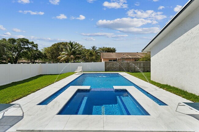 Photo - 510 Kingbird Cir