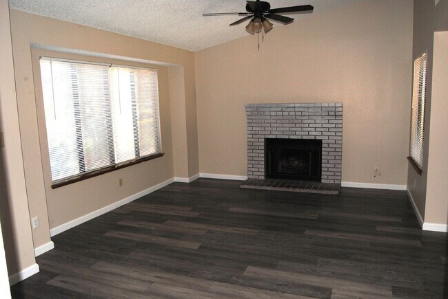 Photo - 4620 Gorbett Ln