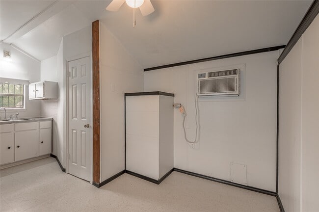 Photo - 128 Johnnie St