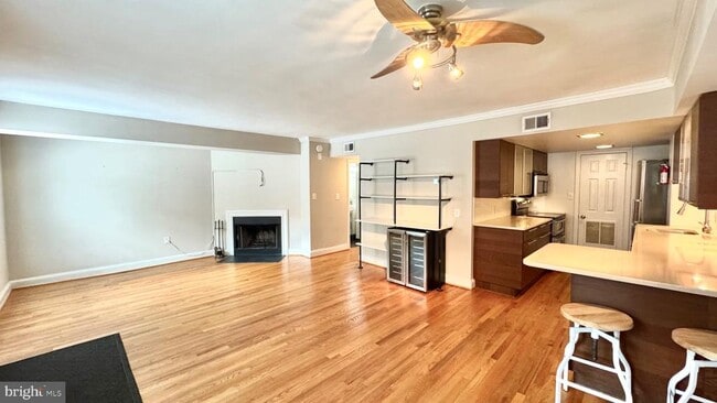 523 8th St NE Unidad T-1