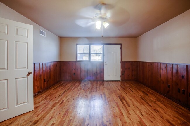 Photo - 3320 28th St Unidad Front