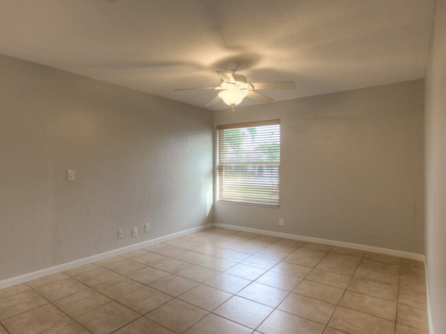 Photo - 9506 Burlington Pl