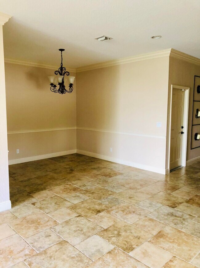 Photo - 1153 Normandie Way