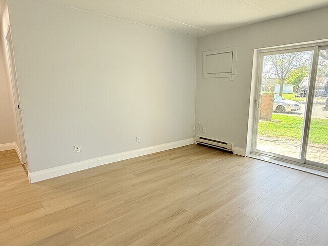 Building Photo - 4 Dufferin St Unit 103