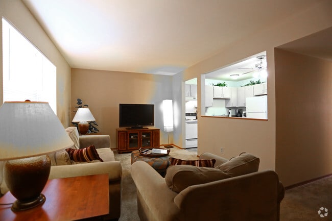 2BR, 1BA - 800 SF