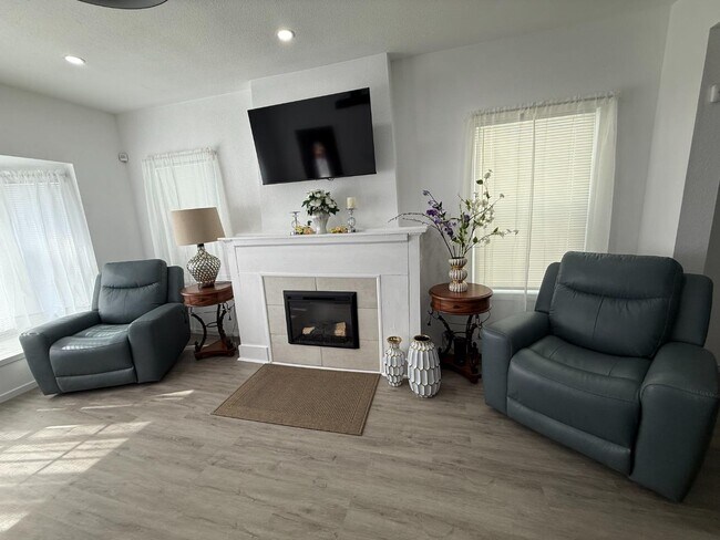 Photo - 727 Indiana St