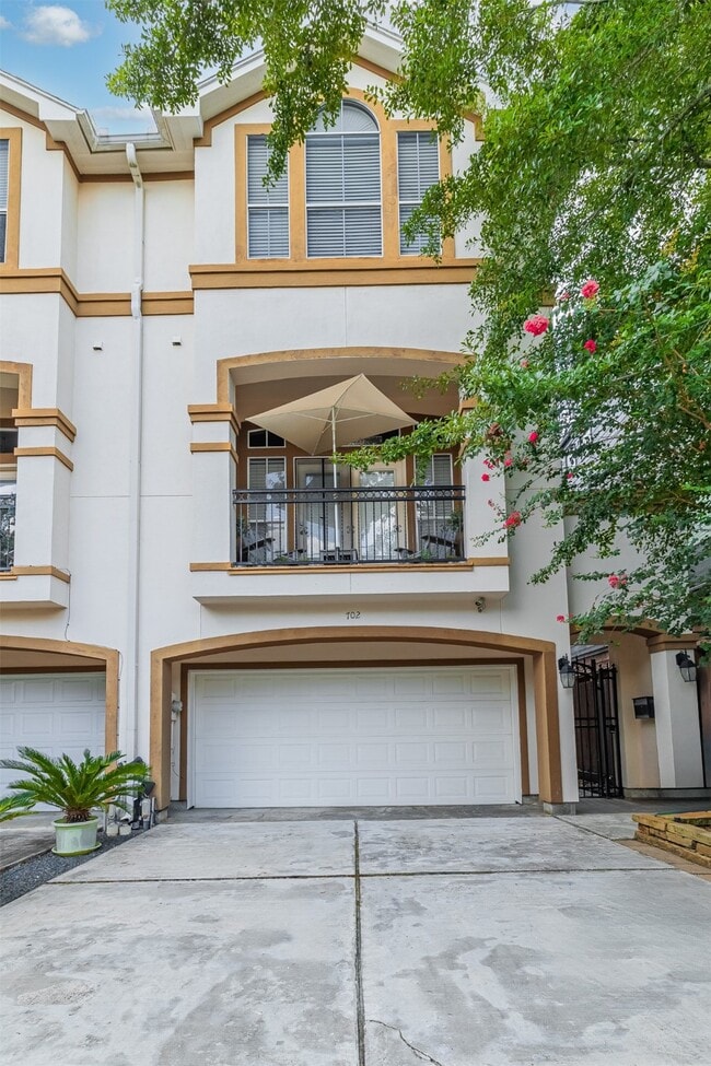 Building Photo - 702 Asbury St