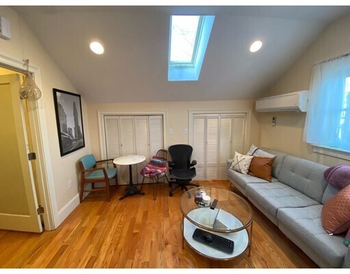Photo - 19 Chestnut Hill Ave Unidad 3 Rental