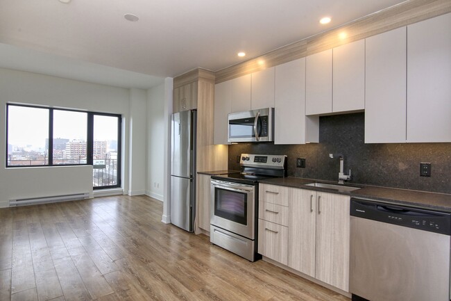 Building Photo - 30 Saint-Joseph Est Unit 803