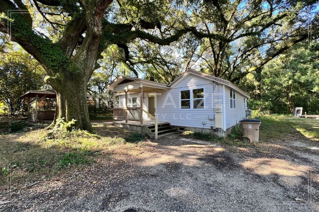 2 Bedroom/1 Bathroom Home in Mobile! - 2 Bedroom/1 Bathroom Home in Mobile!