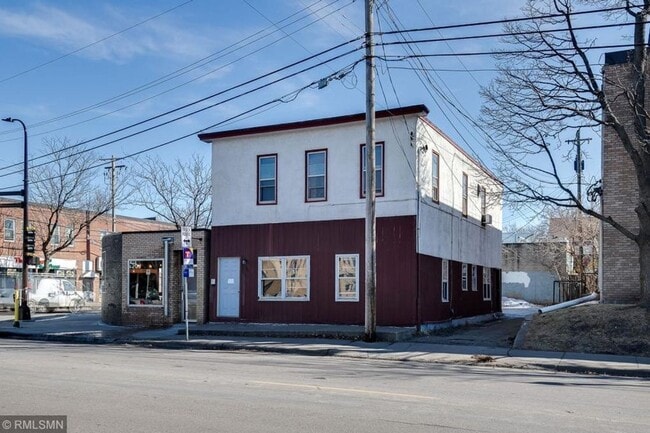 Building Photo - 990 15th Ave SE Unit 3