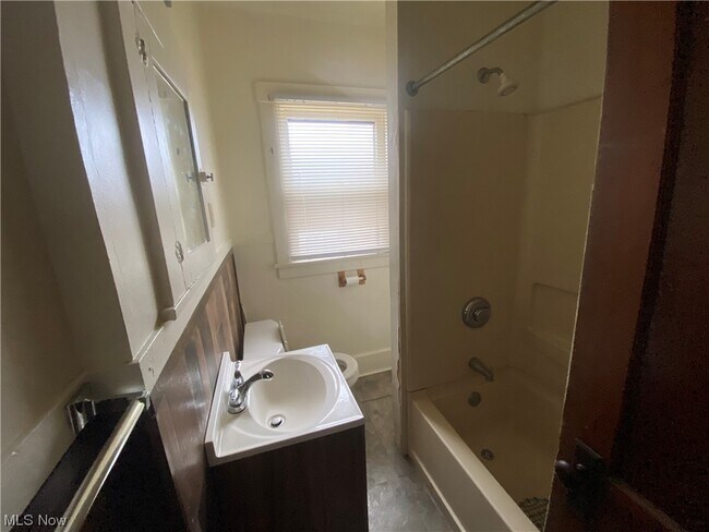 Photo - 133 E Ravenwood Ave