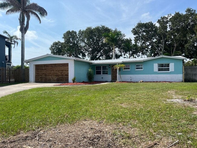 Building Photo - 375 Carrousel Ct
