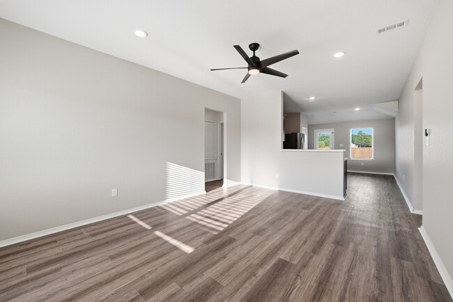 Photo - 19 Farmhouse Cir