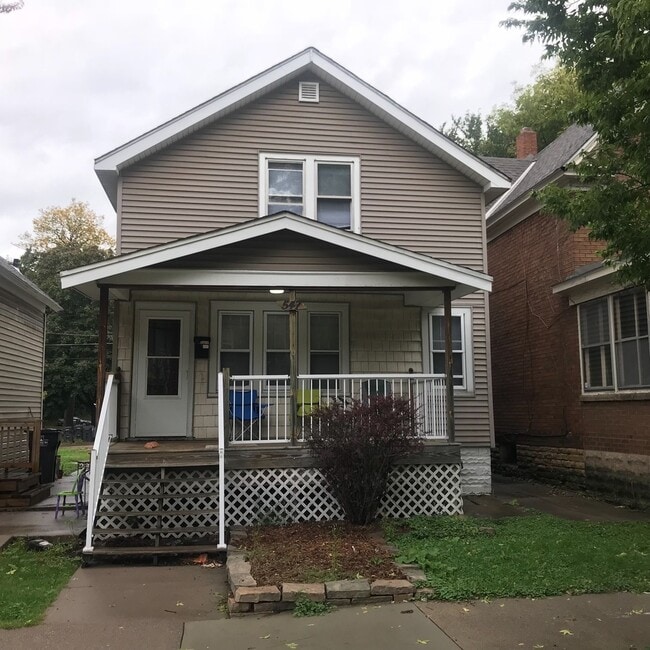 Building Photo - Gorgeous 3 Bedroom - 1-1/2 bath House in Prime St. Paul neighborhood