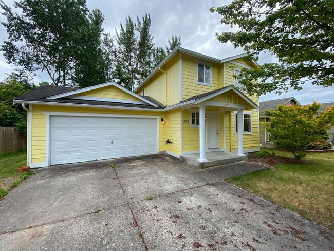 Building Photo - Quiet 3-Bed, 2.5-Bath Home with Large Backyard and Pet Friendly