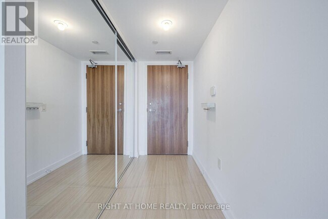 85 Queens Wharf Rd Unit 902