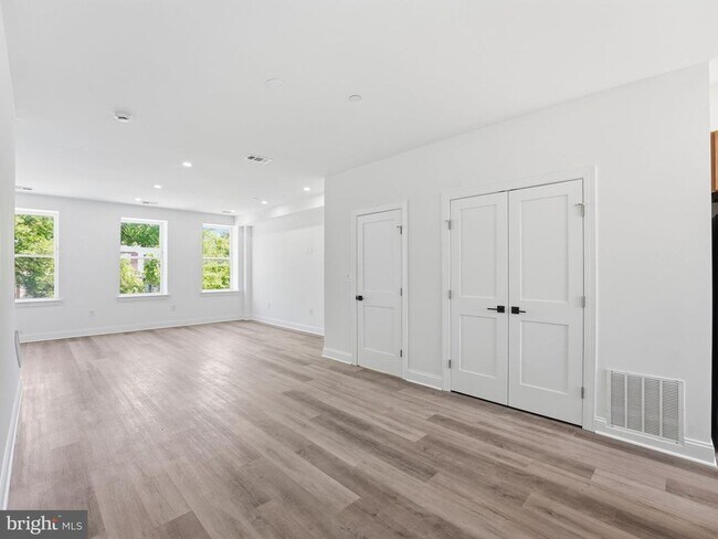 Photo - 2404 North Capitol St NW