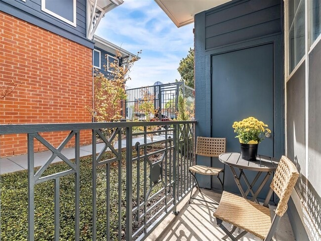 Photo - Marquis on Gaston