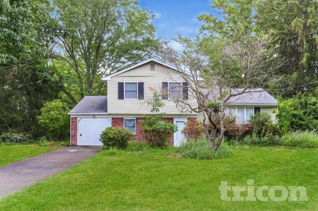 Building Photo - 33 Sioux Rd