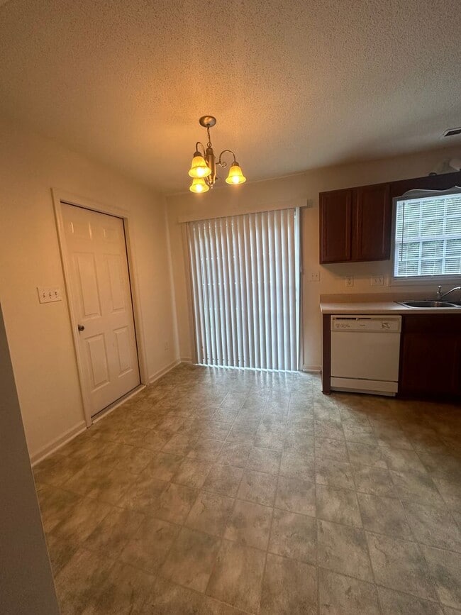Photo - 105 E Coopers Ct