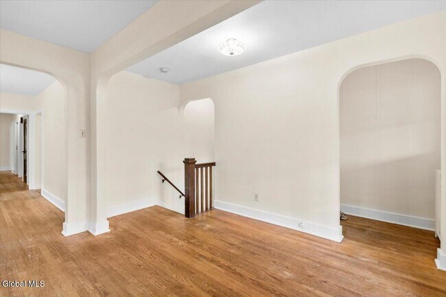 Photo - 4 Edison Ave Unidad #2