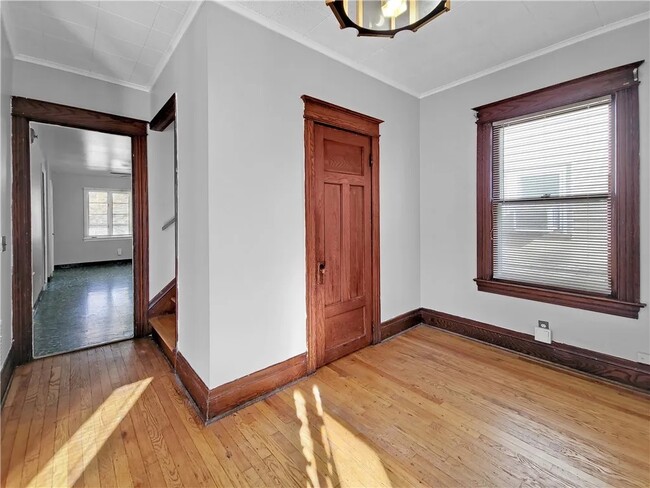 Photo - 546 Magee Ave