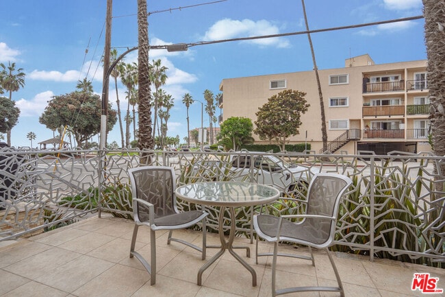 Photo - 2101 Ocean Ave Unidad 3