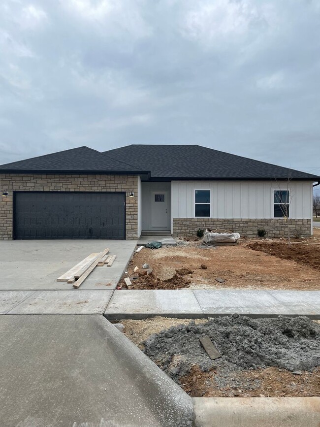 Brand New 4 bed 2 bath 2 Car Garage! - Brand New 4 bed 2 bath 2 Car Garage! House