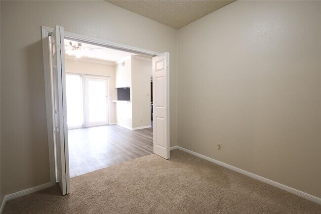 Photo - 3840 Far W Blvd Unit 217