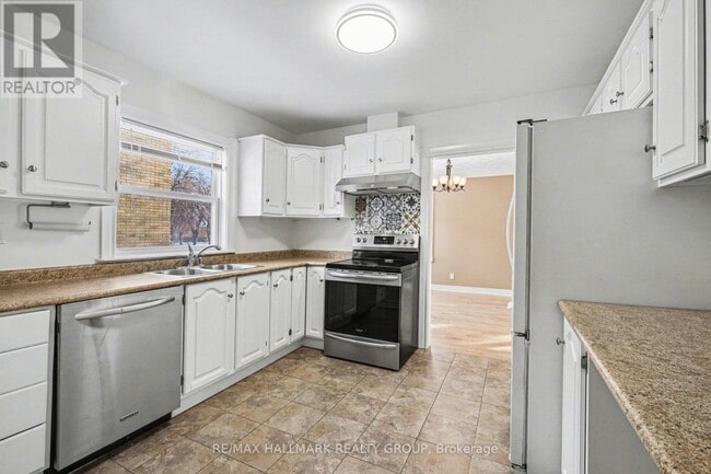 Photo - 1530 Weyburn St