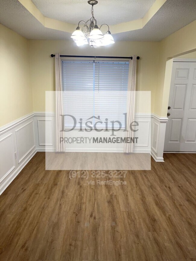 Photo - 295 Creekside Cir