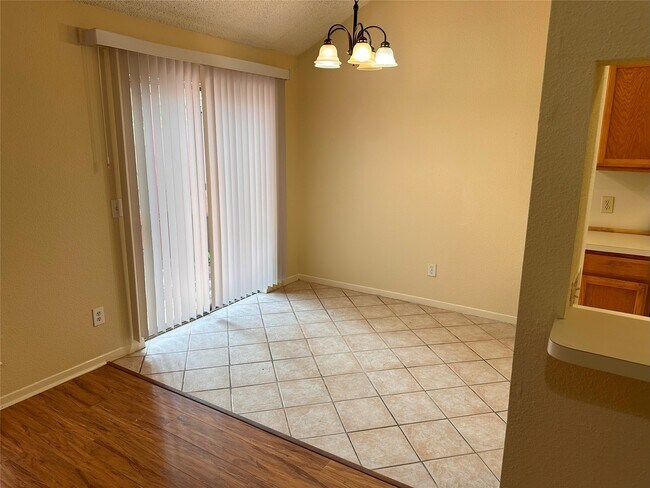 Photo - 2831 Lakefield Way