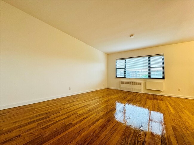 Building Photo - 41-07 56th St Unit 3 Rental