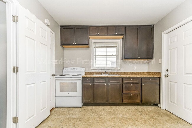 Photo - 208 E Geer St Unit A