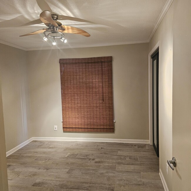 Photo - 321 Laurens St SW