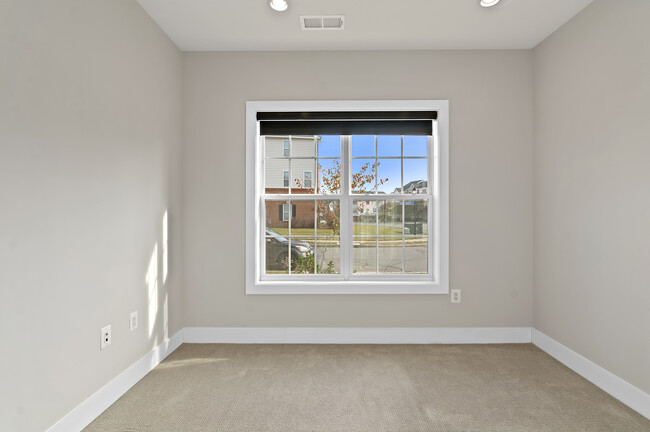 Photo - 23149 Dunlop Heights Ter