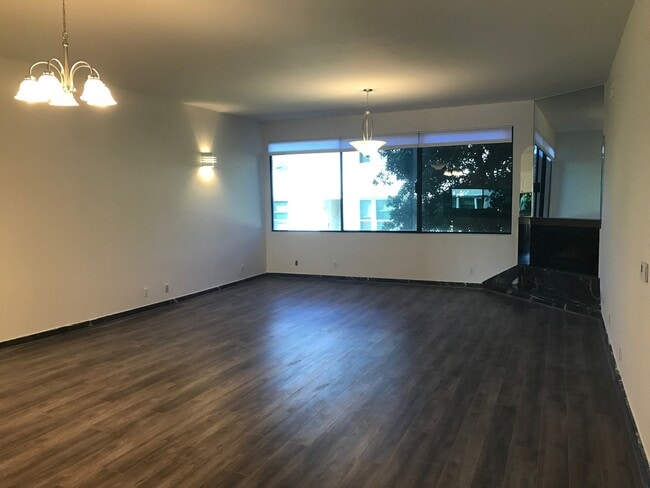 Building Photo - 4161 Los Feliz Blvd Unit 1 Rental